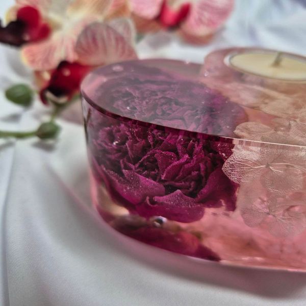 Handmade epoxy resin candle holder with flowers