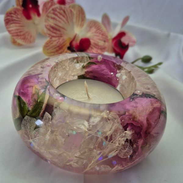 Handmade epoxy resin candle holder with flowers