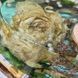 Оригінальний свічник з квітами та свічкою для затишної атмосфери